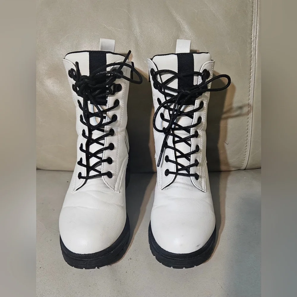 ❤️💜Mia Pennelopie White Combat Plataform Boots‎ Sz 6.5 Women’s.❤️💜